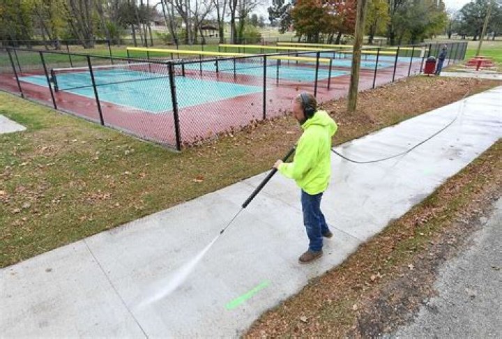 Are courts open in Arkansas?