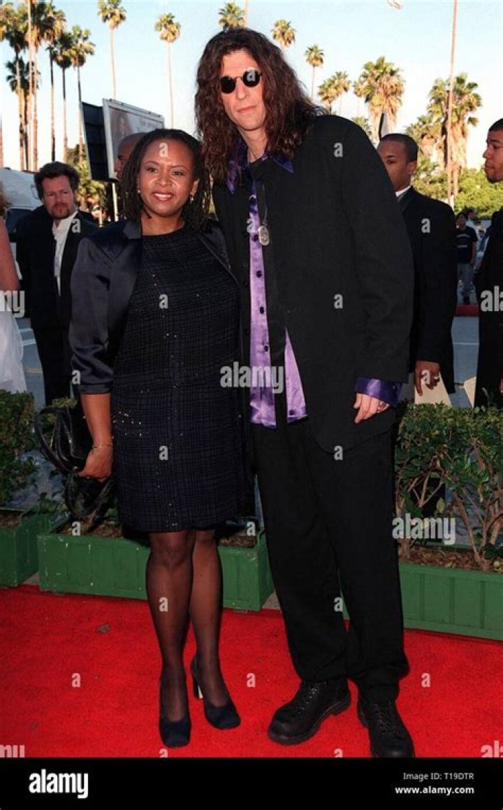 Are Howard Stern and Robin Quivers friends?