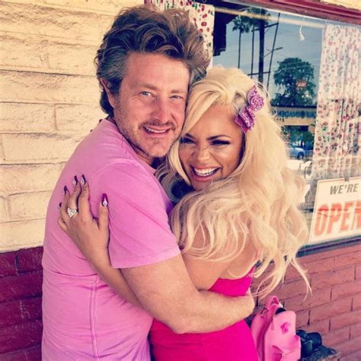 Are Jason Nash and Trisha paytas married?