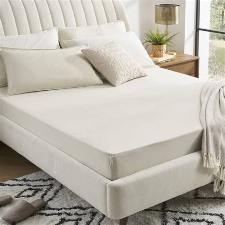 Are linen or percale sheets cooler?