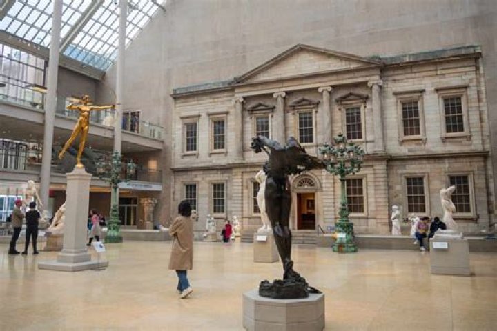 Are museums in London open on Boxing Day?