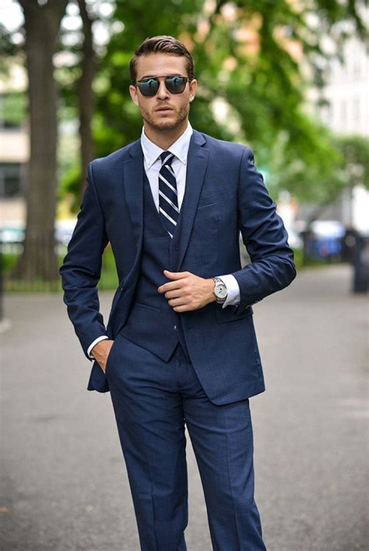 Are navy suits professional?