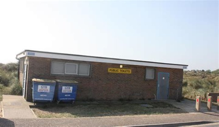 Are the toilets open at Winterton on Sea?