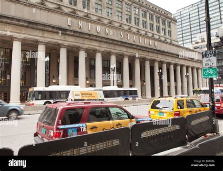 Are there cabs at Union Station Chicago?