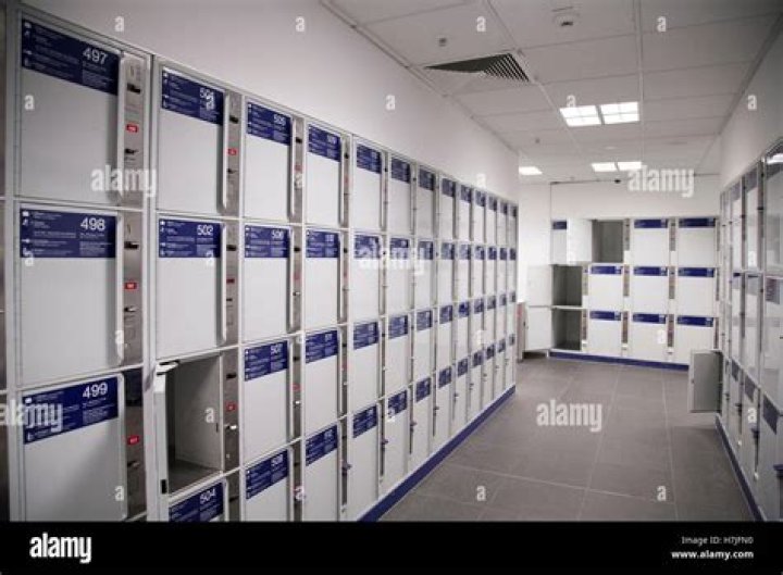 Are there lockers at Berlin Hauptbahnhof?