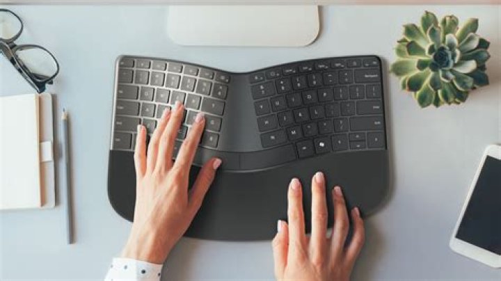 Can a keyboard be connected to a ps4?