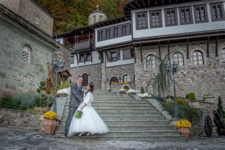 Can a notary officiate a wedding in Georgia?