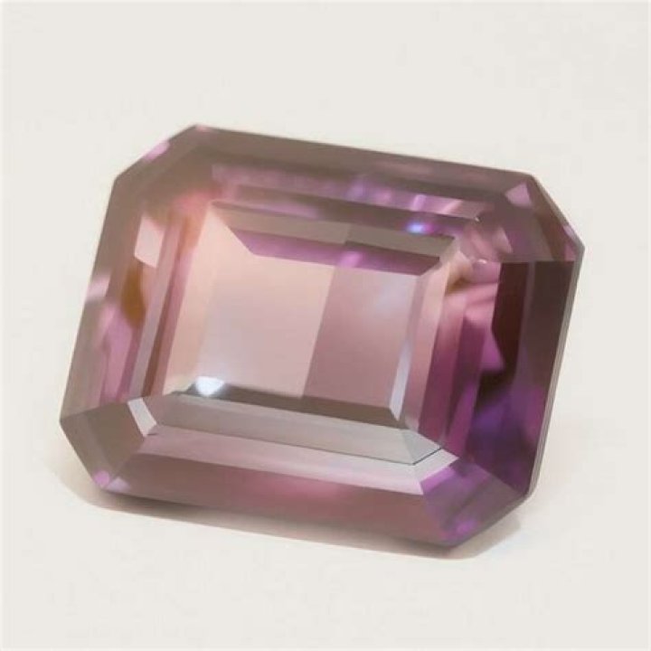 Can Alexandrite be purple?