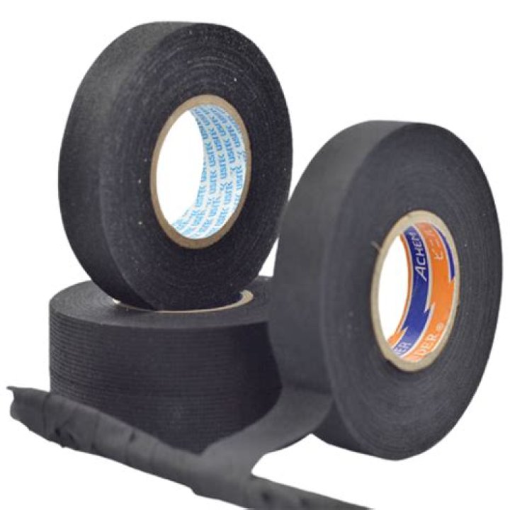 Can electricity travel through duct tape?