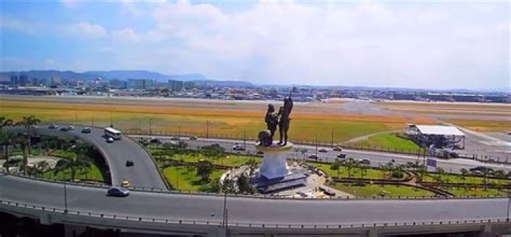 Can foreigners work in Ecuador?