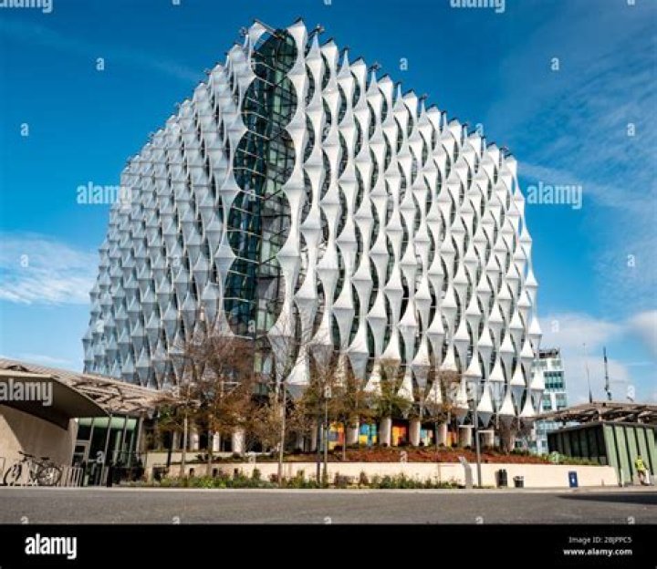 Can I call the US Embassy London?