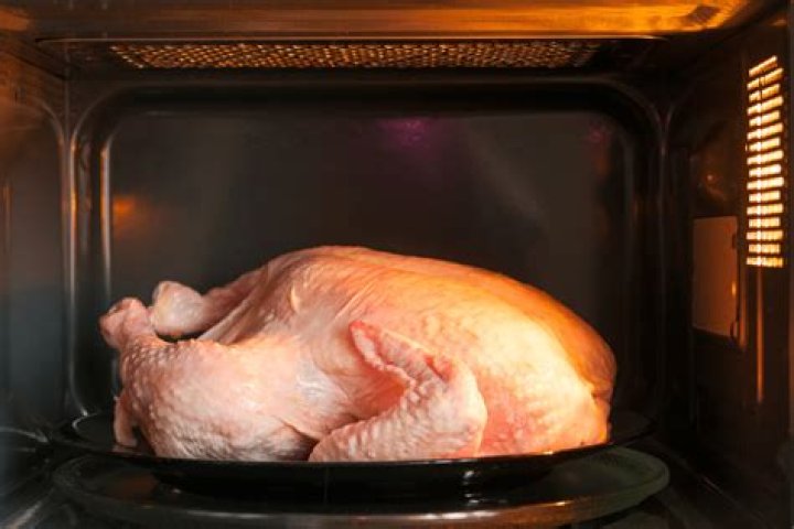 Can I cook raw chicken in microwave?
