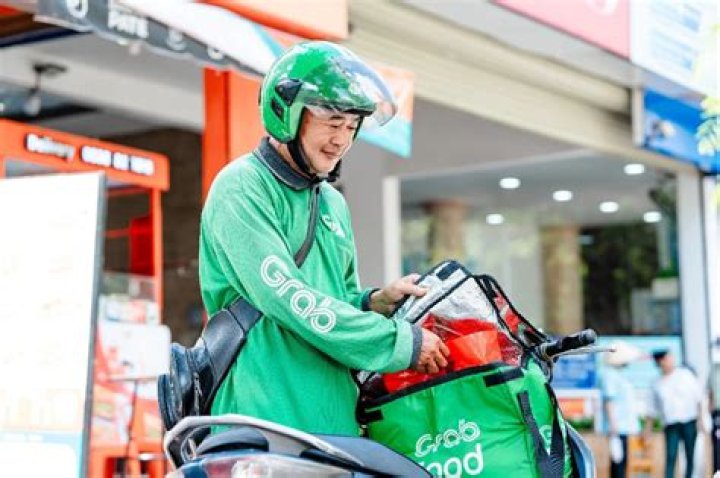 Can I pay cash for grab in Vietnam?