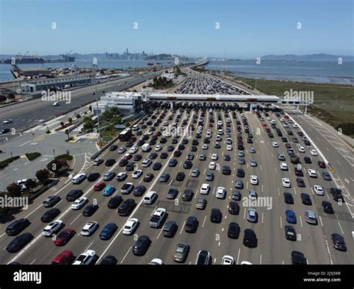 Can I pay cash on the Bay Bridge?