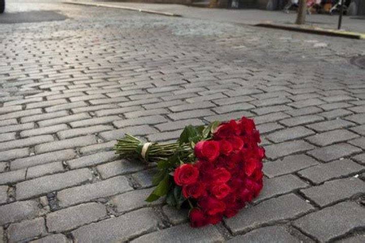 Can I send flowers to a man?
