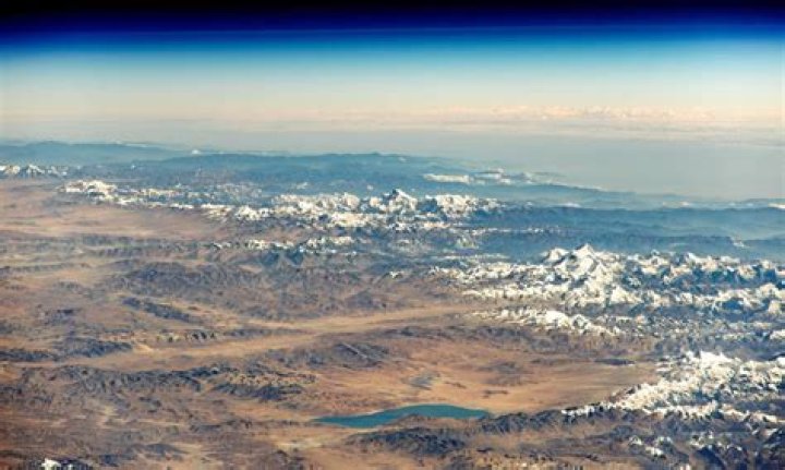 Can Mount Everest be seen from space?