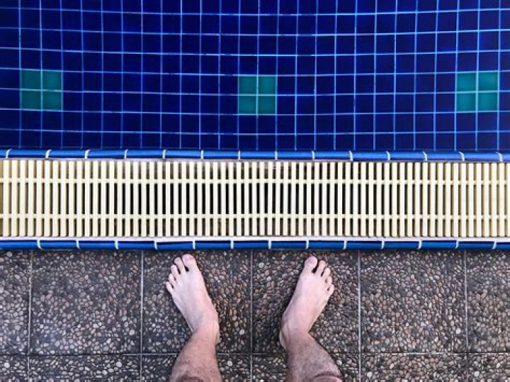 Can pool water make you vomit?