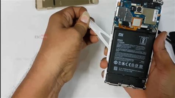 Can we change redmi Note 4 battery?
