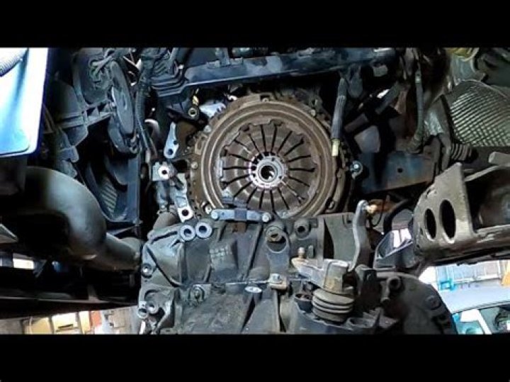 Can you adjust the clutch on a Renault Clio?