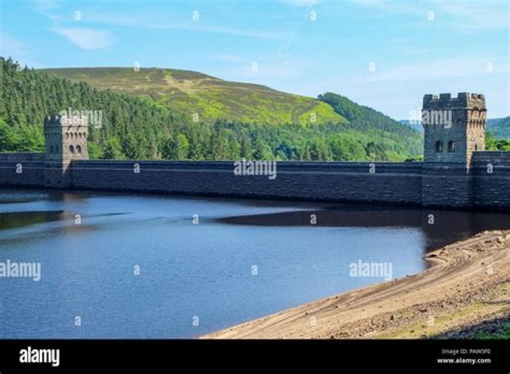 Can you cross Howden dam?