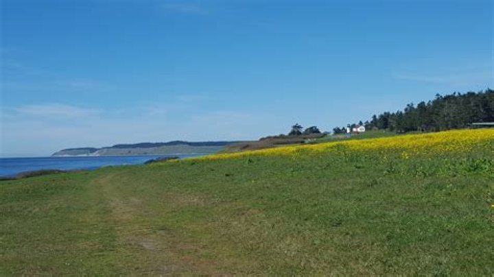 Can you go inside Fort Casey?