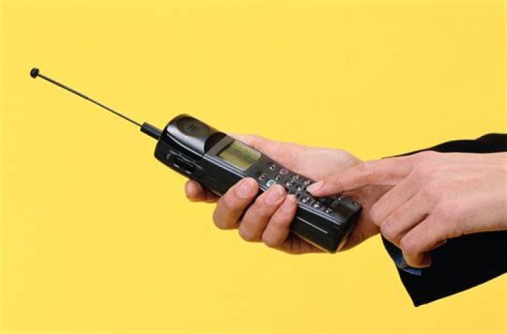 Can you listen to cell phone calls on a scanner?