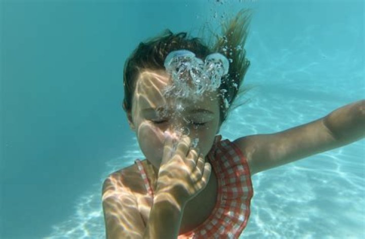 Can you open your eyes in salt water?