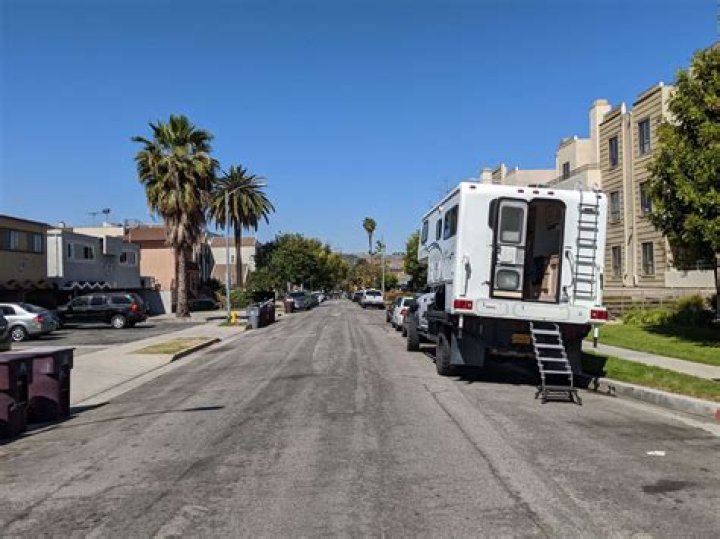 Can you park overnight on the street in Chicago?