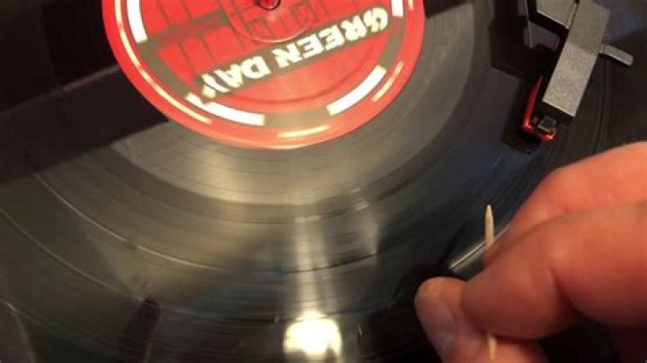 Can you play a scratched record?
