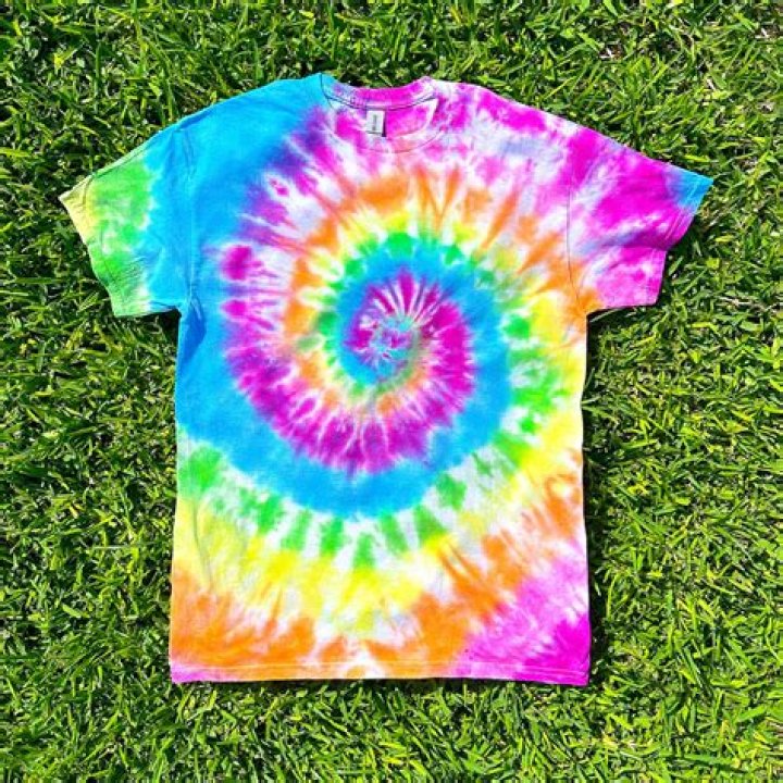 Can you tie dye non white shirts?