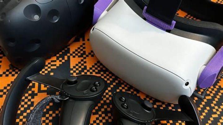 Can you use the valve index controllers with the HTC Vive?