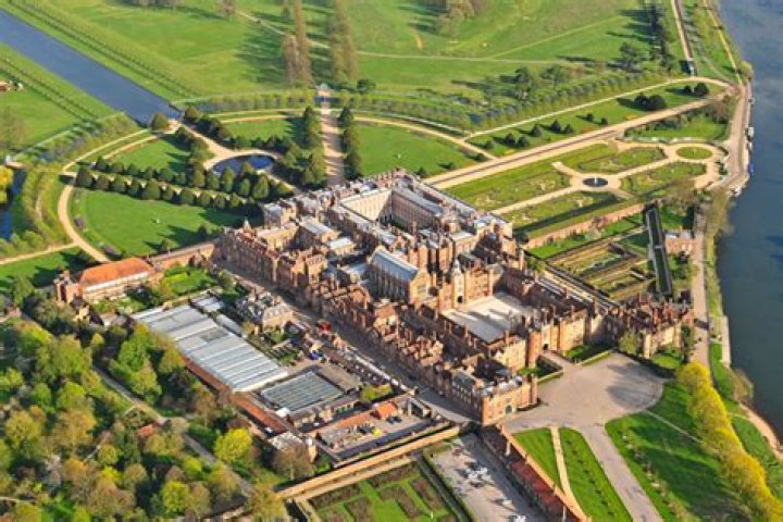 Can you visit Hampton Court Palace?
