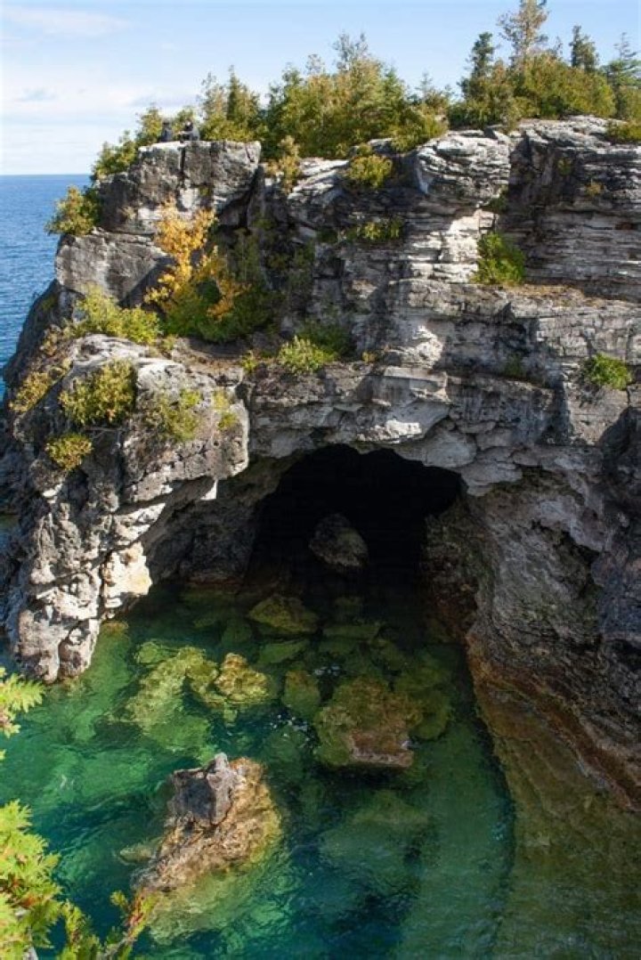 Can you walk to the grotto Tobermory?