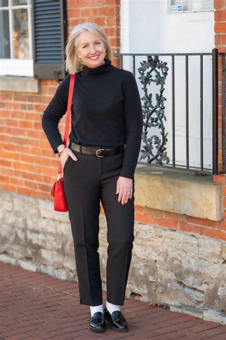 Can you wear socks with ankle length pants?