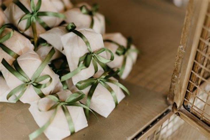 Como fazer lembrancinha de casamento simples e barato?