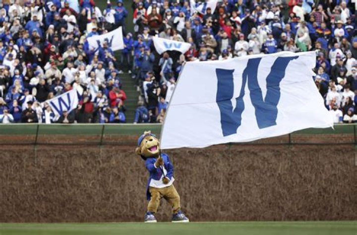 Did the Cubs kneel on opening day?