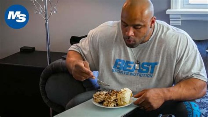 Do bodybuilders eat a lot of fat?