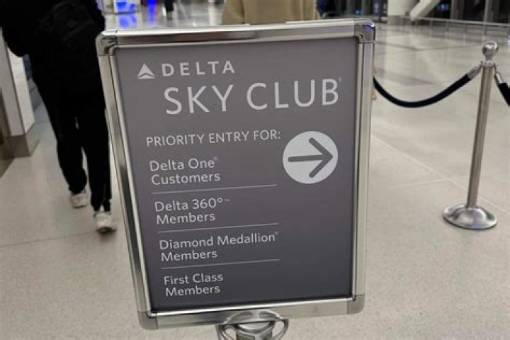 Do Delta SkyMiles members get priority boarding?