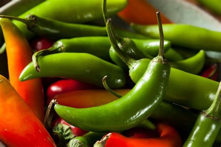 Do serrano peppers taste like jalapeno?