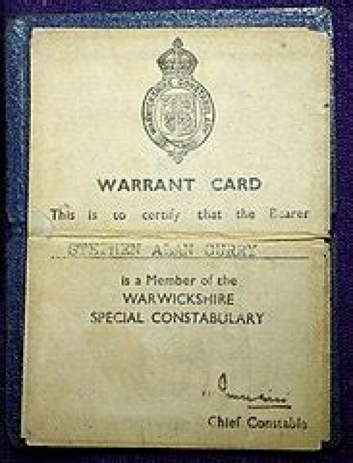 Do special constables get a warrant card?