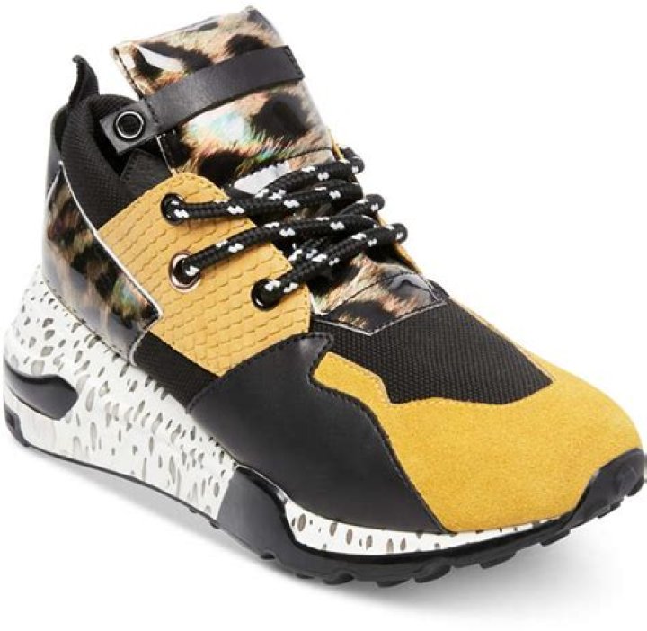 Do Steve Madden Cliff sneakers run small?