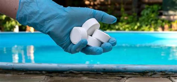 Do swimming pools still use chlorine?