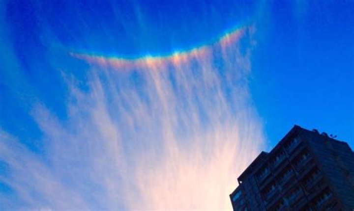 Do Upside down rainbows exist?