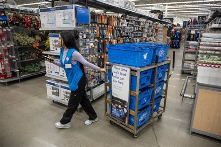 Do Walmart employees get profit sharing?