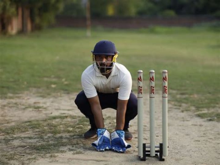 Do wicket keepers wear a box?