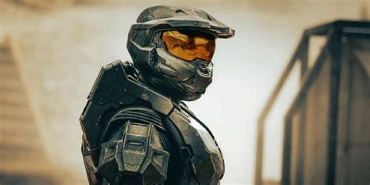 Do you play as Master Chief in Halo 5?