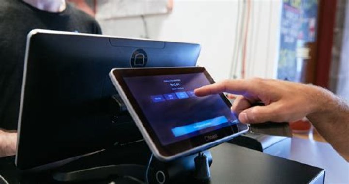 Do you tip on the tax at a restaurant?