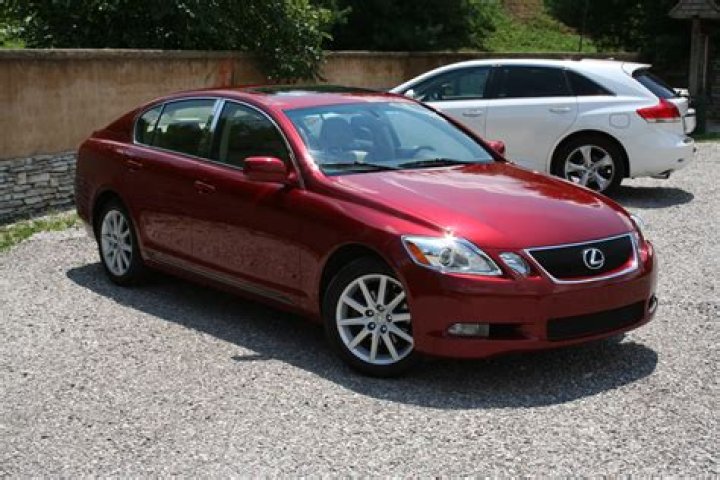 Does 2006 Lexus gs300 have aux?
