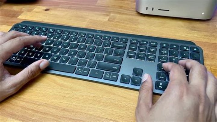 Does a Logitech keyboard work with Mac?