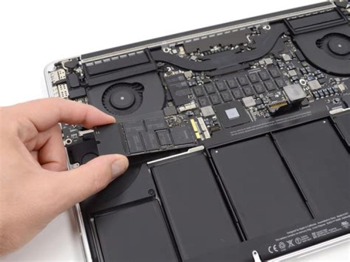 Does a MacBook Pro have SSD?